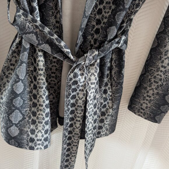 H&M Snakeprint Jacket with Tie Belt Pockets Grey Blazer Size Small Animal print - Picture 8 of 12
